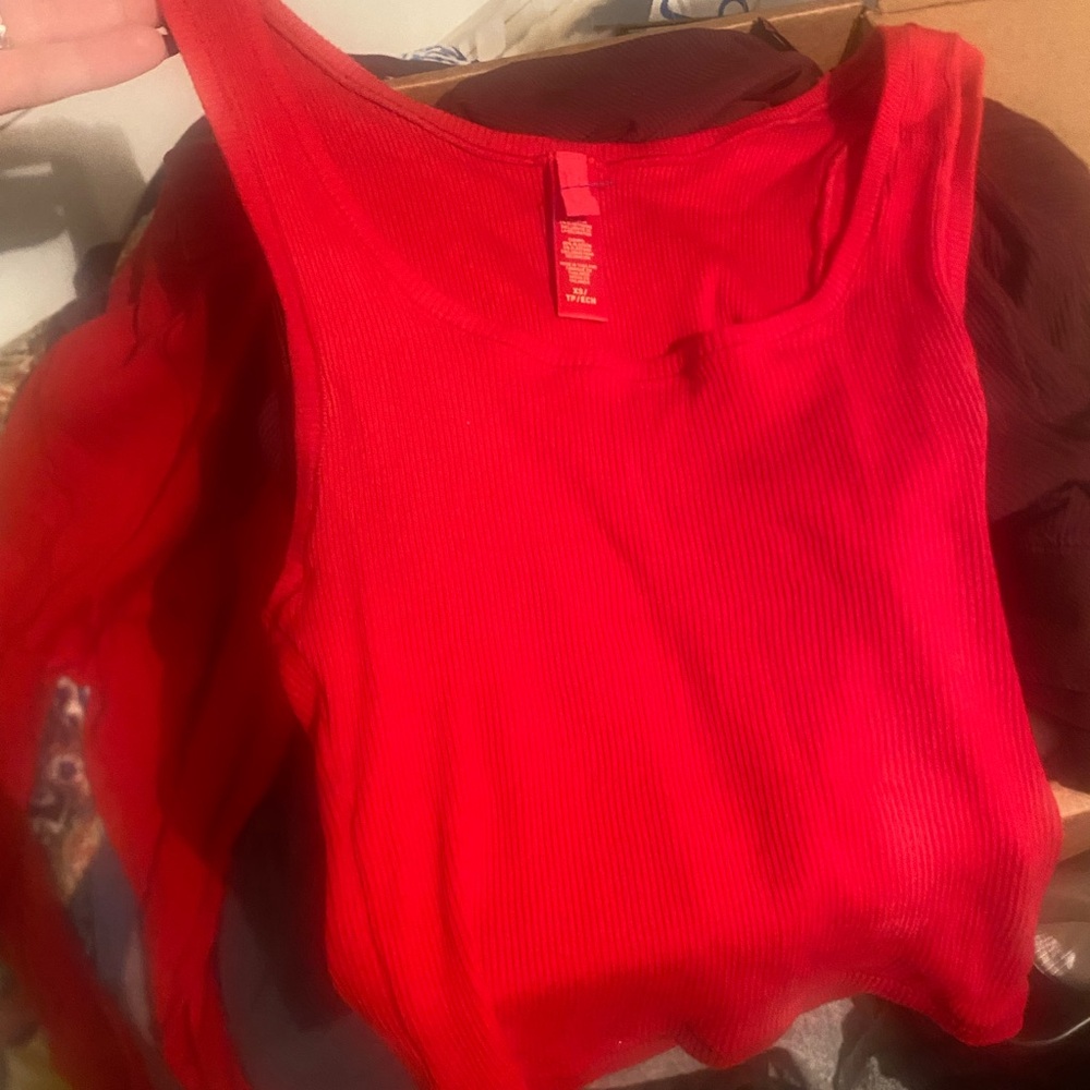 Skims Red Ribbed Crop Top and Leggings Set - Picture 8 of 8